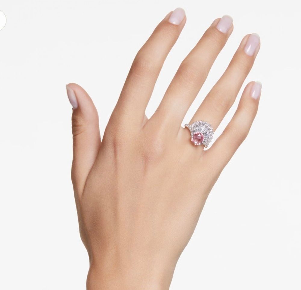 Stunning Swarovski ring with pink crystal