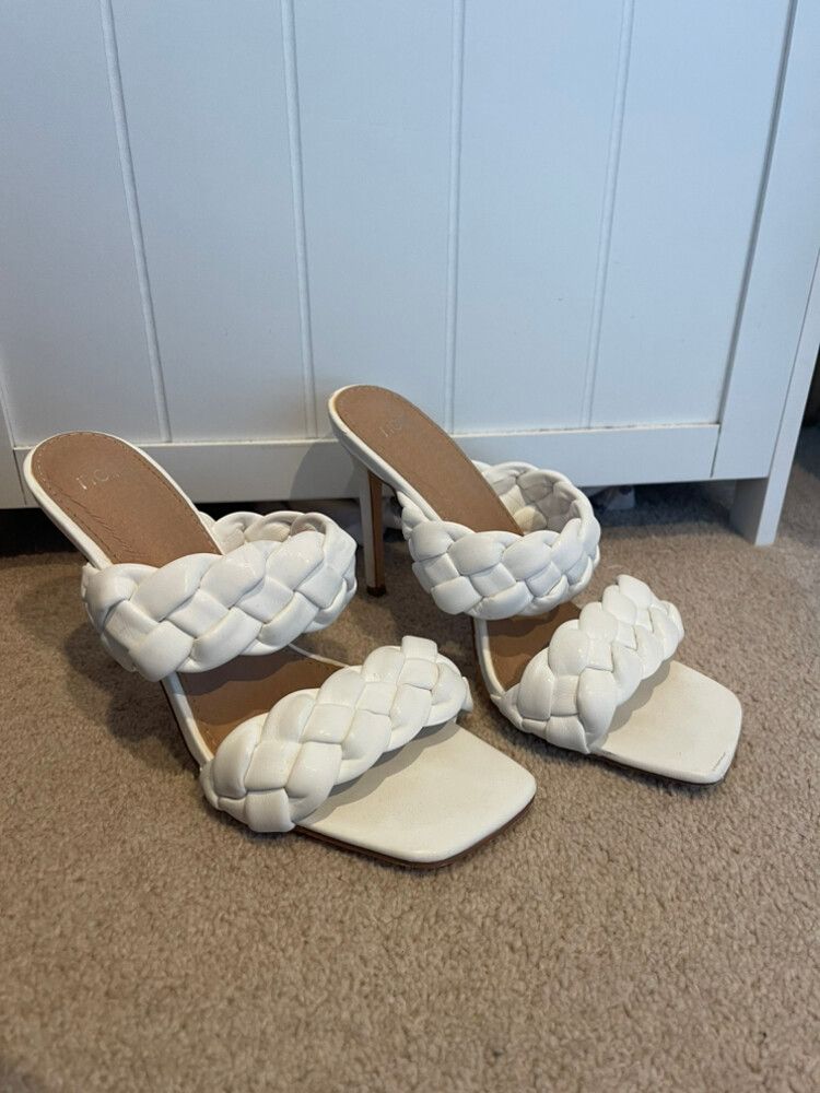 Size 7 White Heels