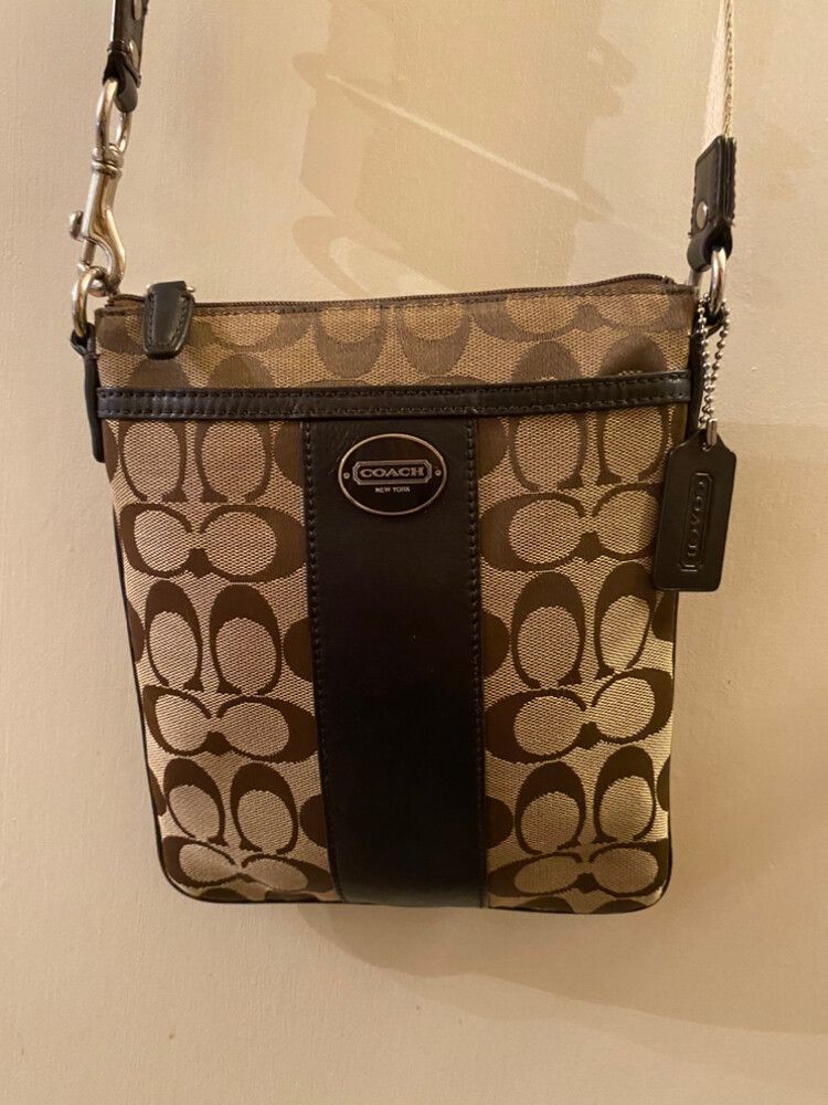 COACH LEGACY SWINGPACK IN SIGNATURE FABRIC