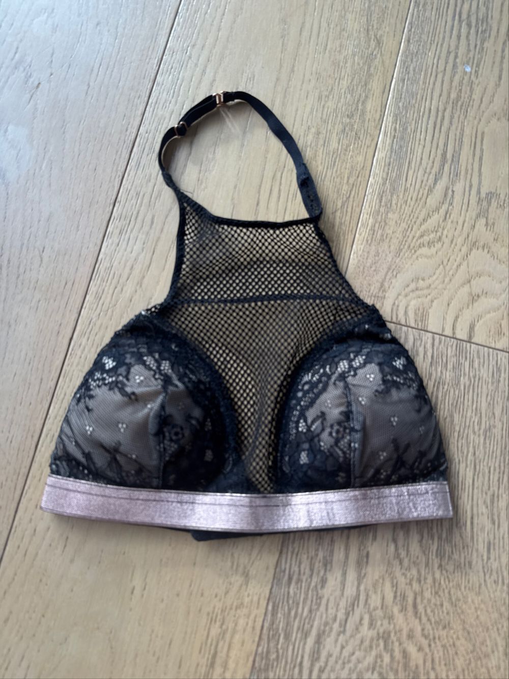 Halter neck lace bra