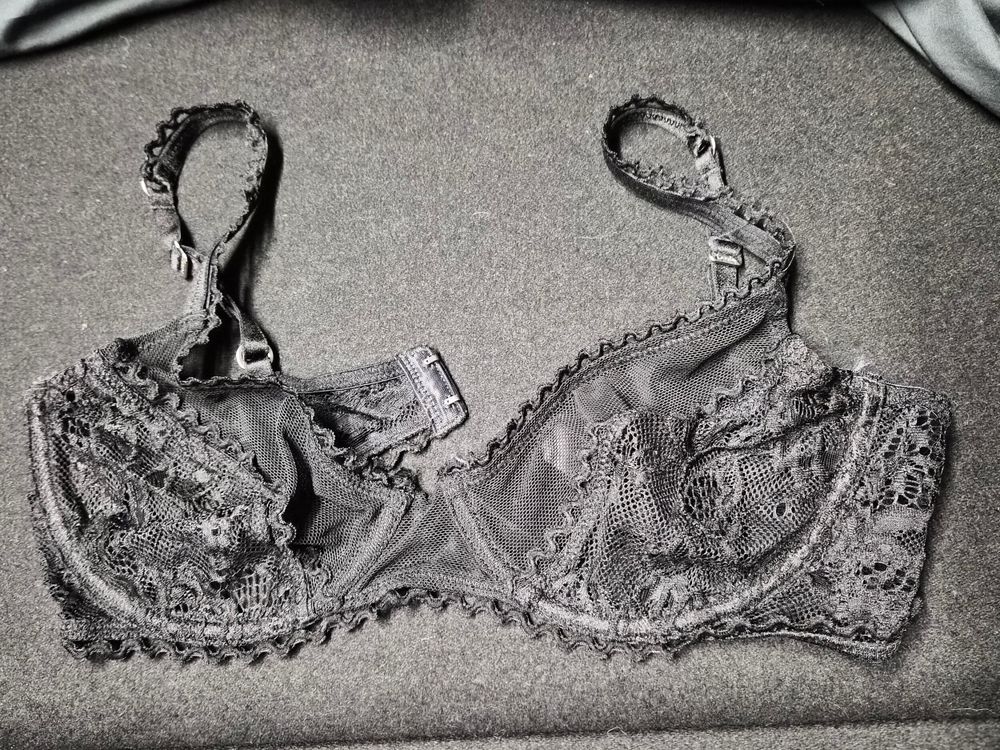 Lonely Black Lace Bra 10d