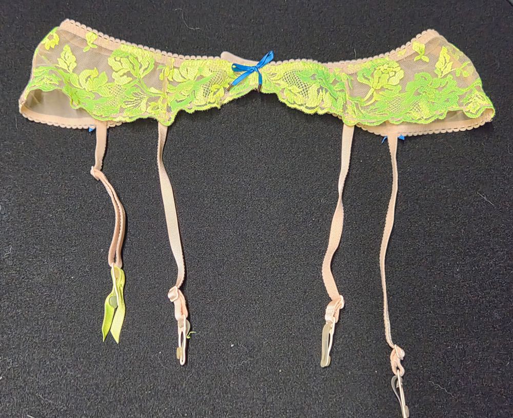 Heidi Klum Intimates Beige and Green Lace Garter Belt