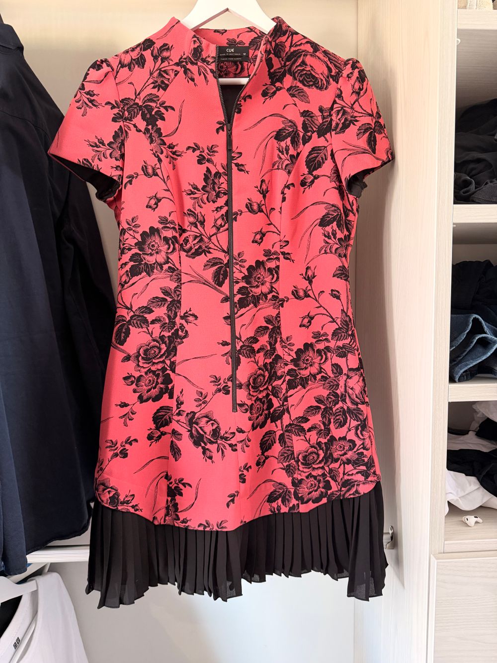 Cue dress - excellent condition