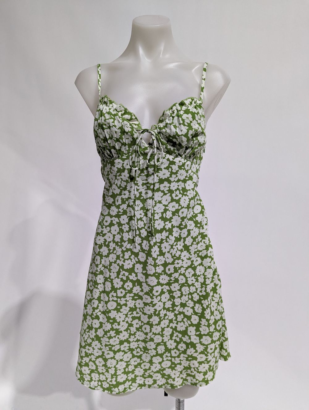 Princess Polly - Green Floral Mini on Designer Wardrobe Princess Polly - Green Floral Mini on Designer Wardrobe