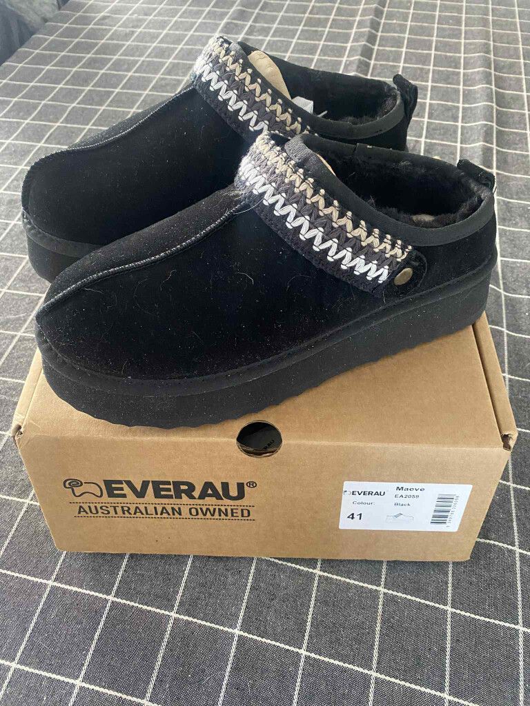 black uggs platform