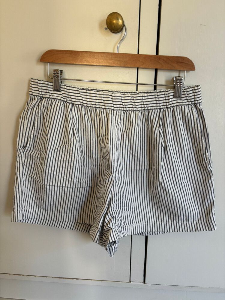 Uniqlo White Striped Shorts