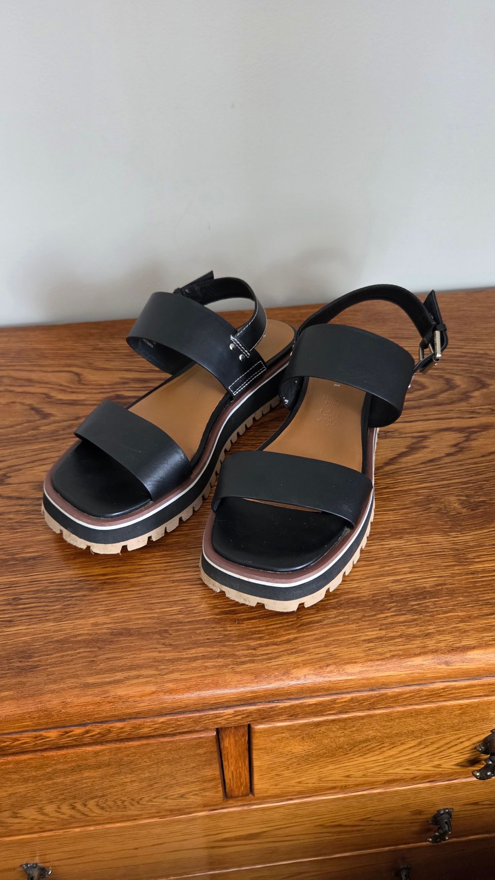 Mi Piaci Sandals - Size 40