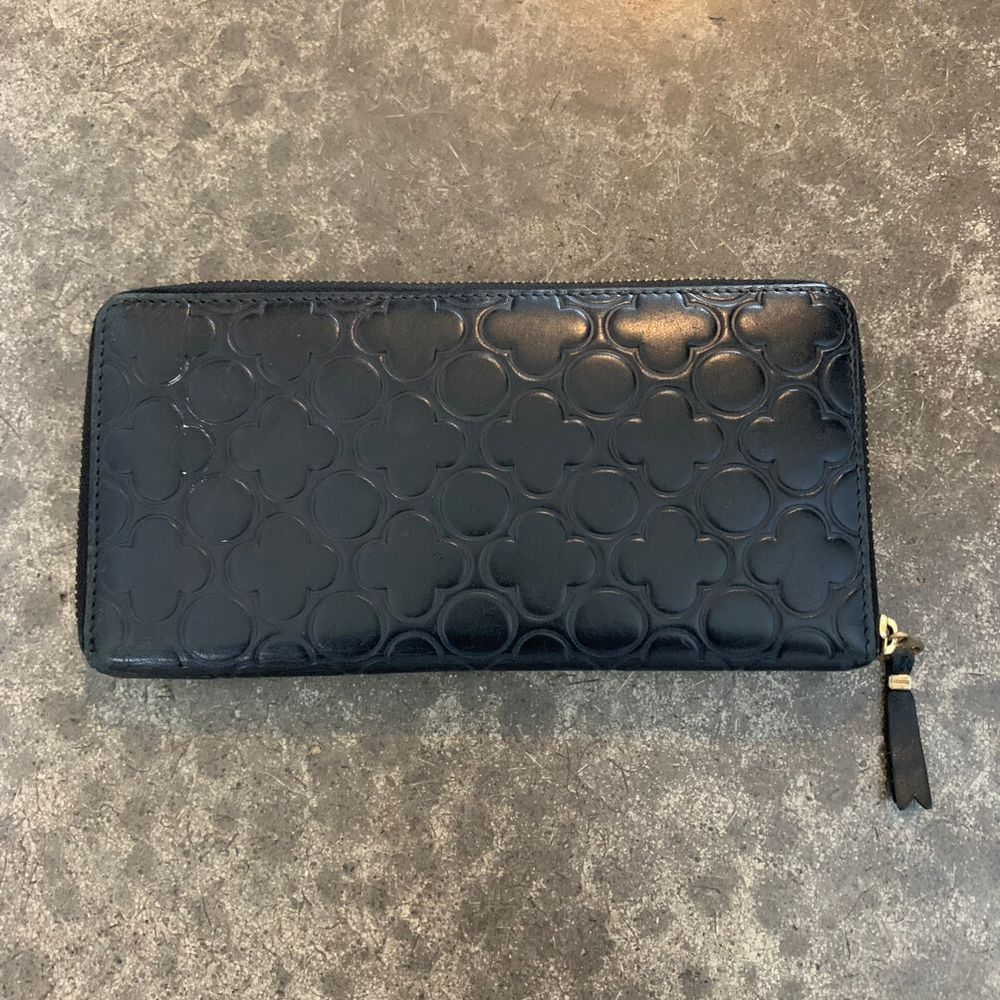 Comme des Garçons Embossed Clover Zip-Around Long Wallet Made in Spain Measurements, cm (approx): L 20 x W 10 x D 2 cm General signs of distressing/use/flaws throughout from wear. No major flaws Please examine images closely for details  SKU: 1002820
