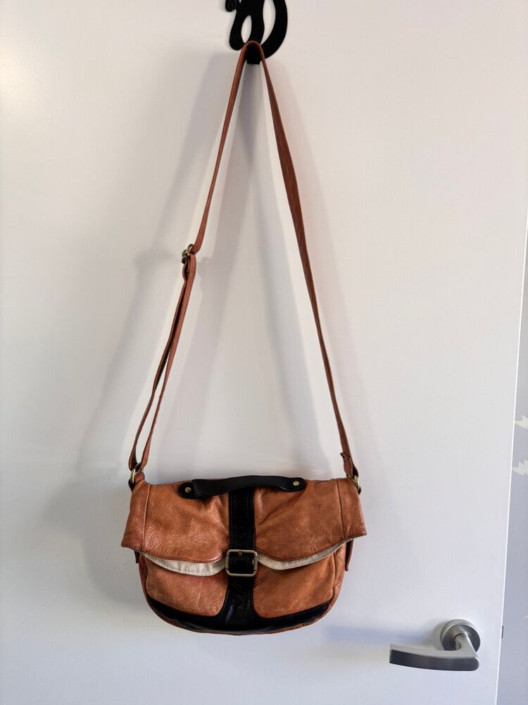 Oktoberdee leather cross body bag
