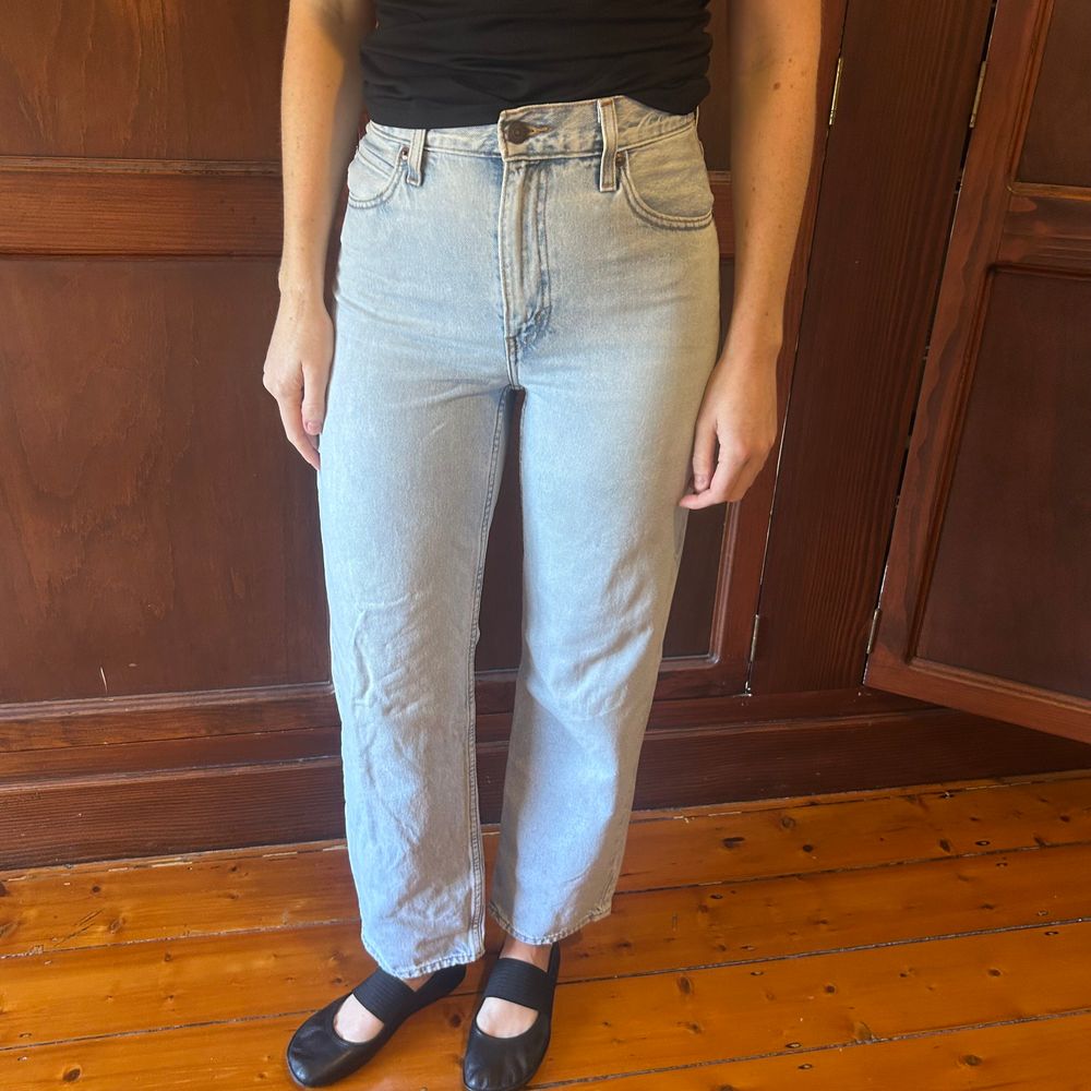 Levi's light wash straight leg jeans size 26