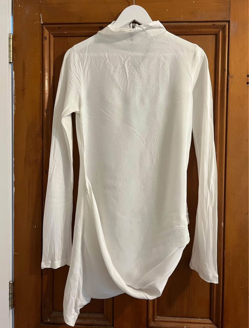 Taylor white shirt w/ black zip