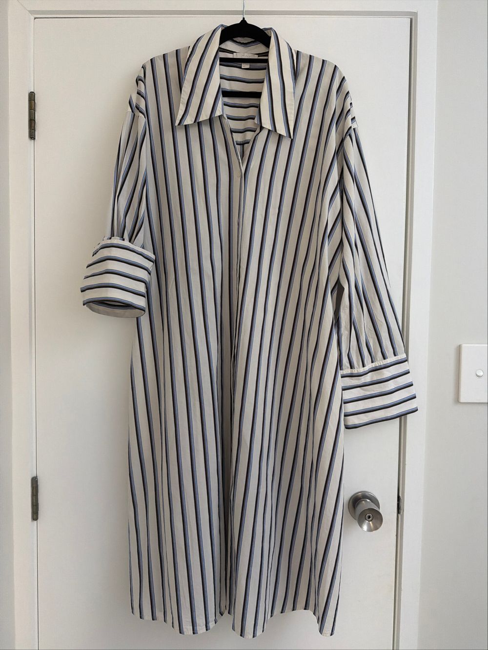 COS - COS Striped Midi Shirt Dress with pockets (EUR 40) on Designer Wardrobe COS - COS Striped Midi Shirt Dress with pockets (EUR 40) on Designer Wardrobe