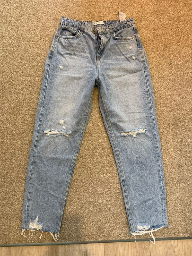 Women’s Zara Distressed Light Blue Straight Jeans size 10
