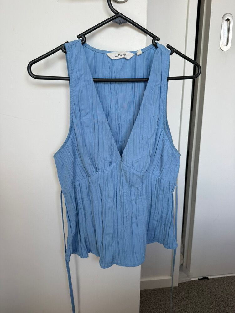 V neck top