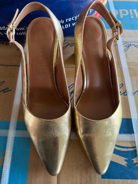 Mi Piaci Gold Heels