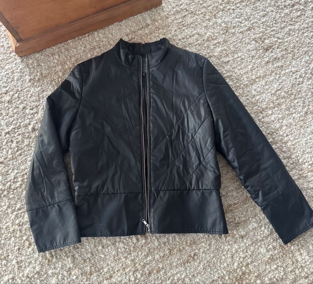 black zip up jacket