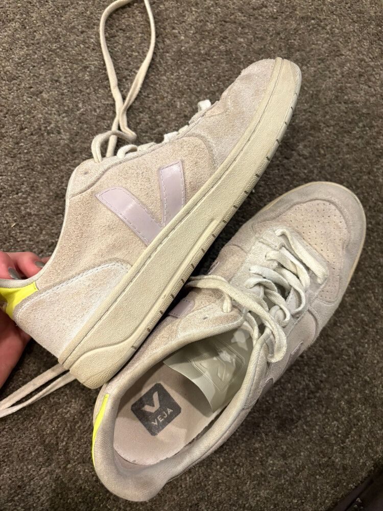 Veja Beige Sneakers