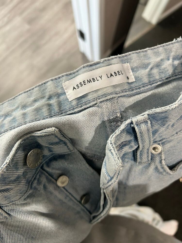 Assembly Label Jeans