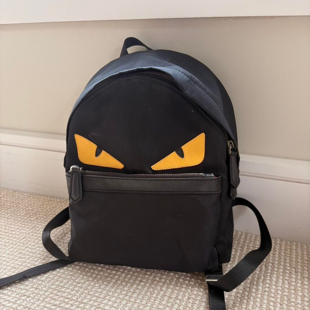 north face backpack bottom crack How do I repair or replace the bungee chord in my North Face backpack? :  r/howto