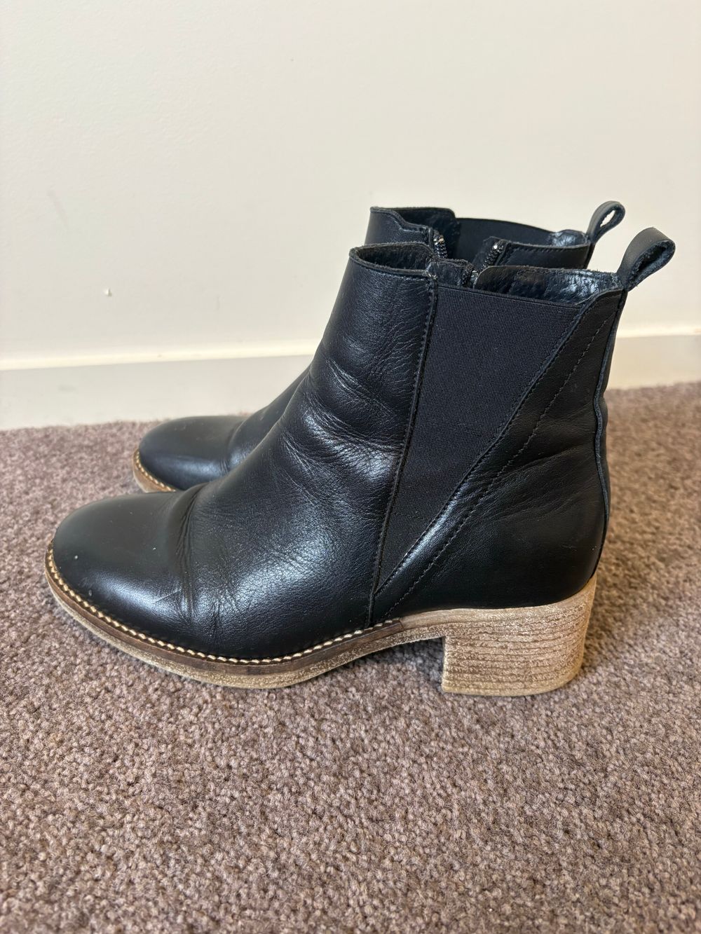 Black Leather Ankle Boot (Isabella Anselmi)