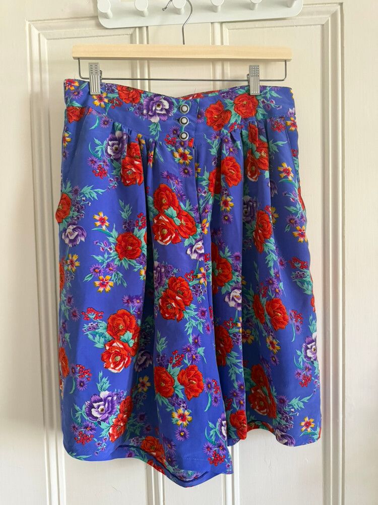 Purple/blue floral pleated shorts