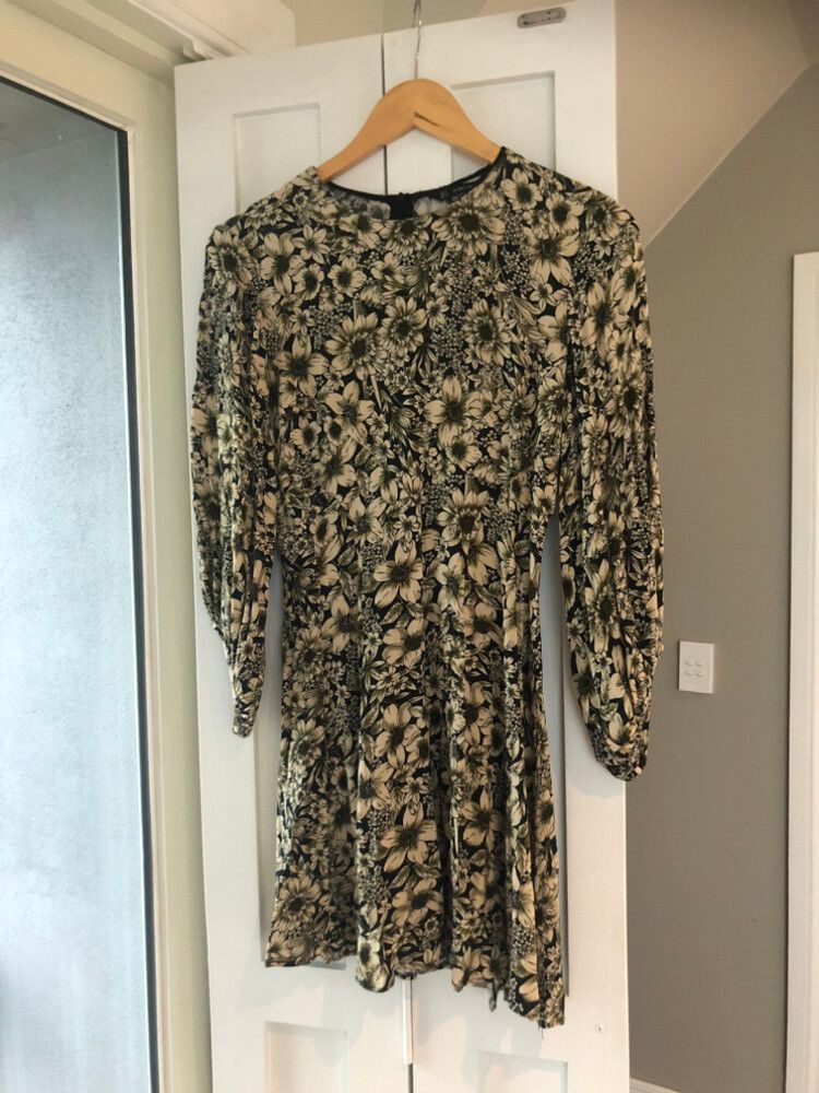 Zara - Zara Cute Floral Mini Dress on Designer Wardrobe Zara - Zara Cute Floral Mini Dress on Designer Wardrobe