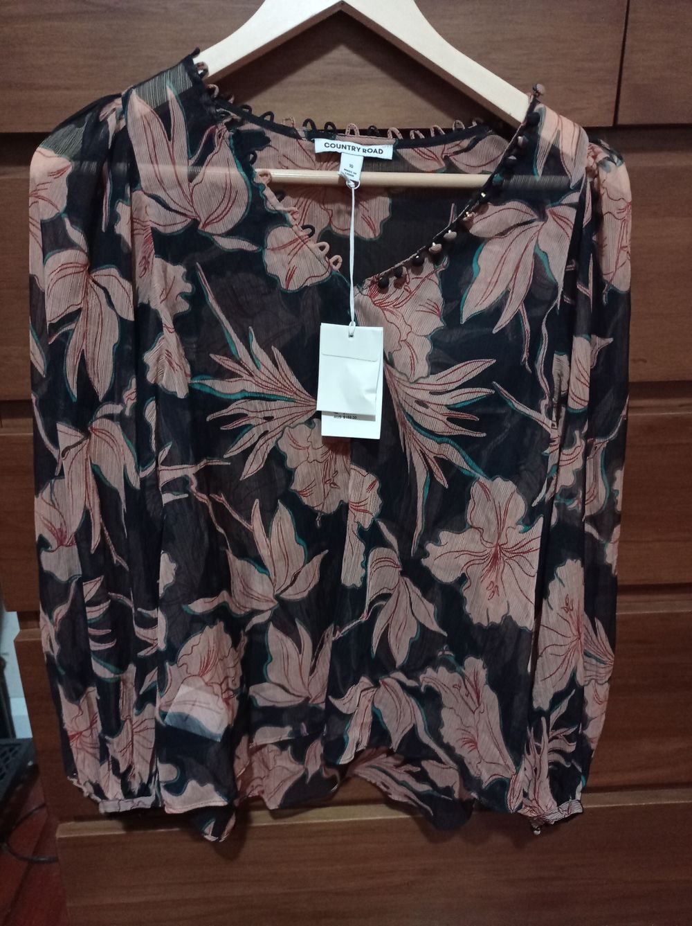 Clountry Road beautiful blouse