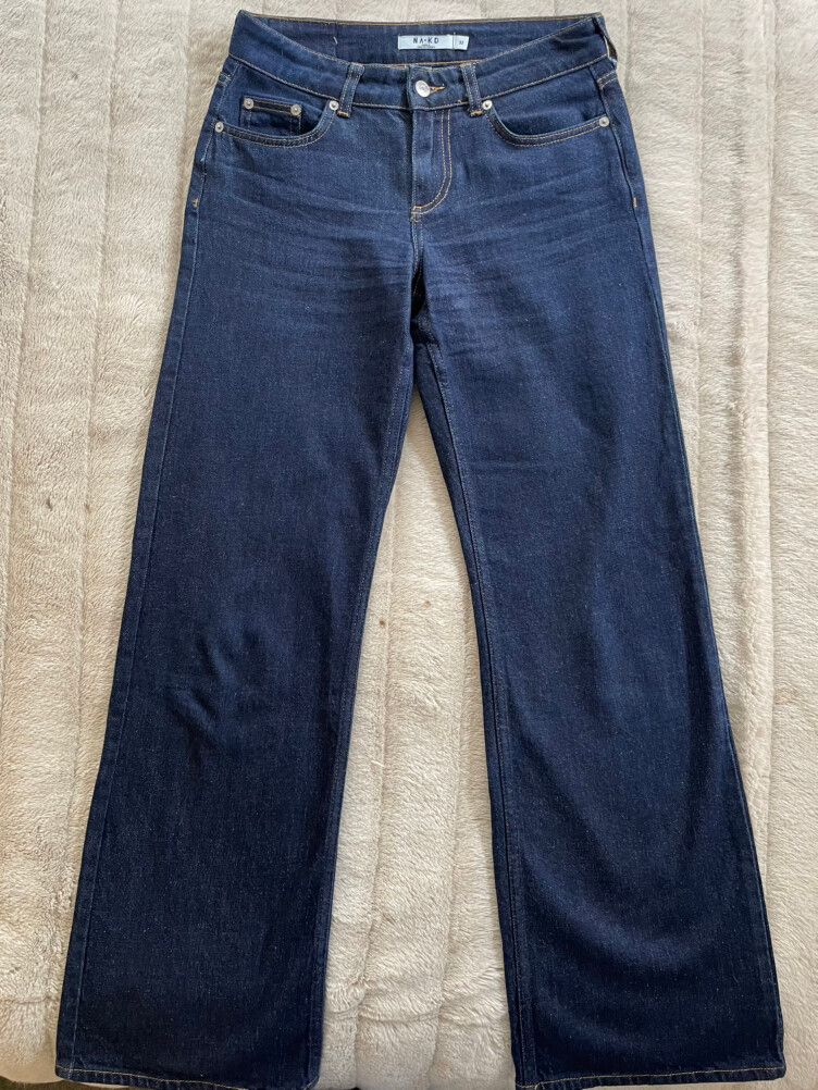 NA-KD Low Waist Jeans