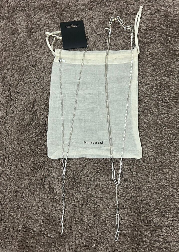 2x Necklaces