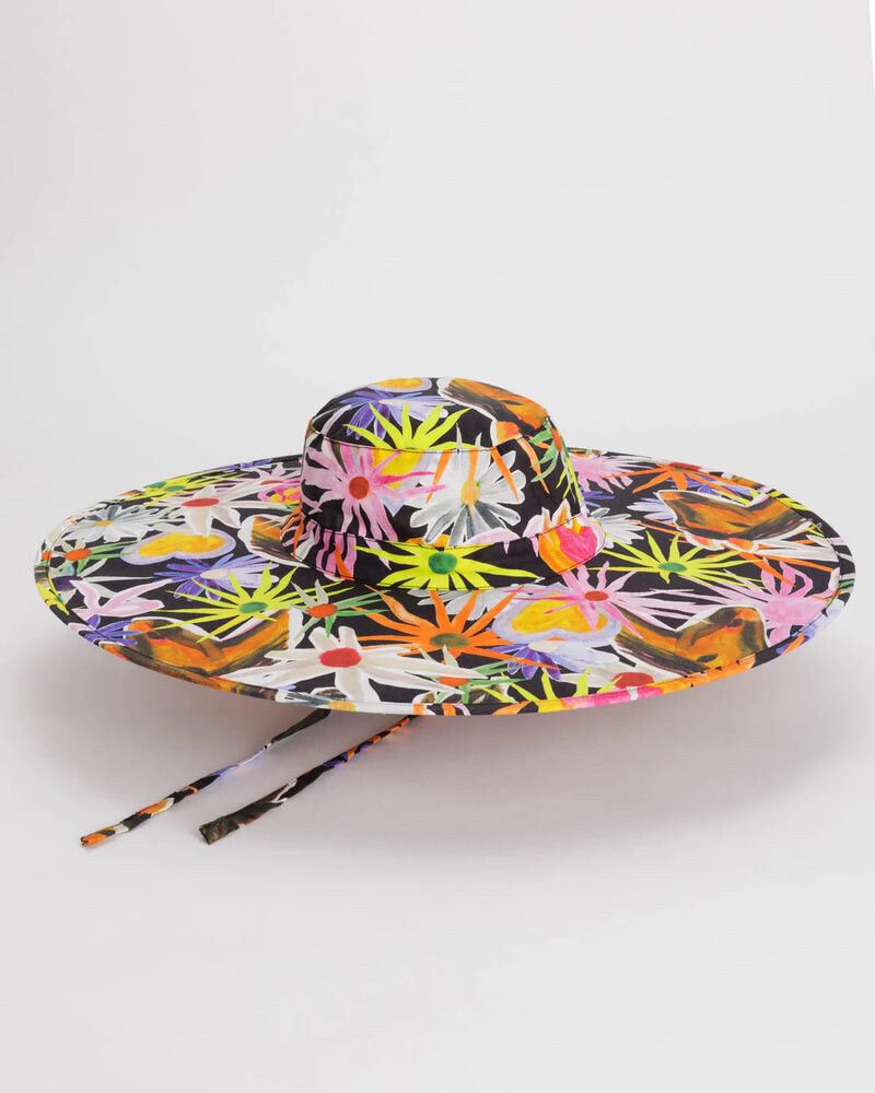 Floral foldable hat by Baggu