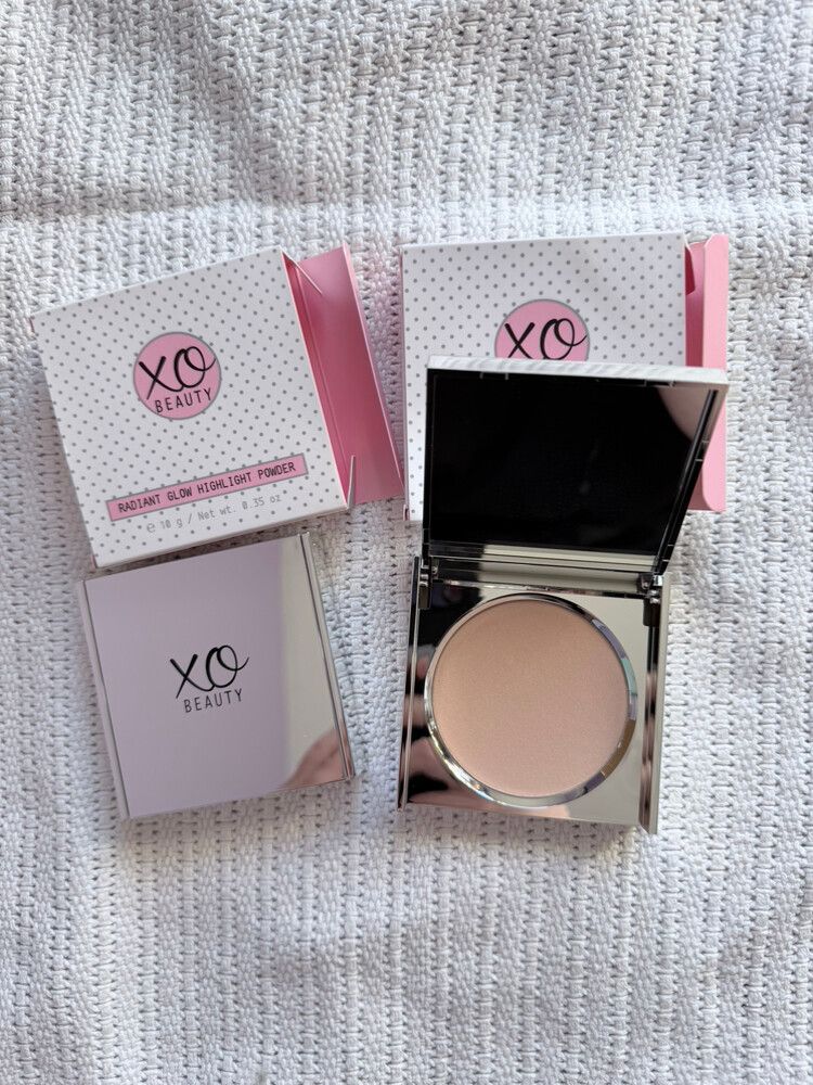 XO Beauty Radiant Glow Highlight Powder in Aurora & Lucent