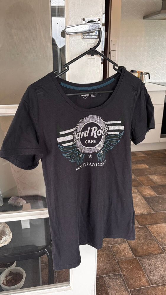 Hard Rock Cafe T Shirt - Size L