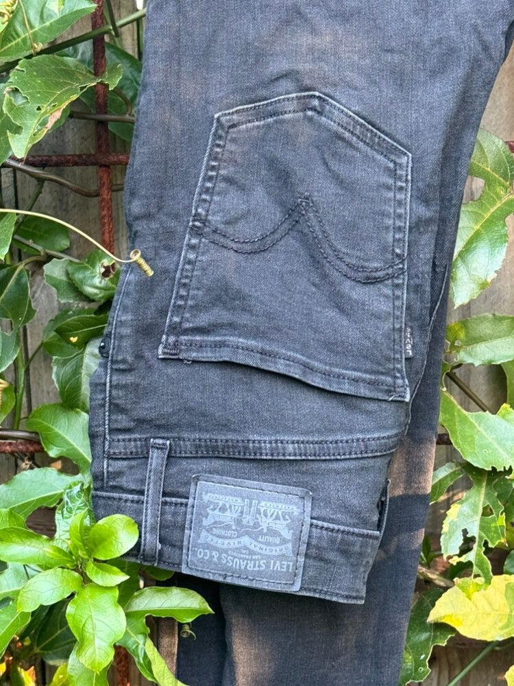 Mile high super skinny black Levi jeans