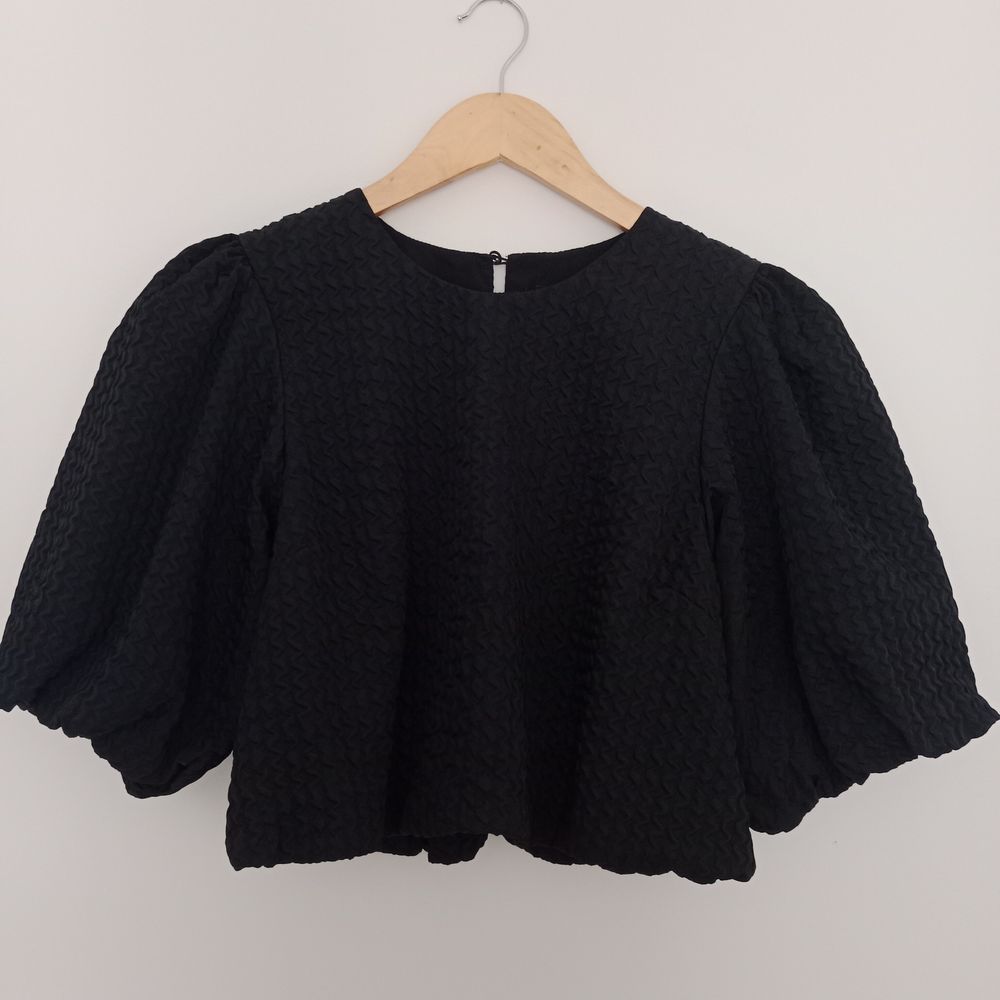 Decjuba cropped bubble top. Size 12AU