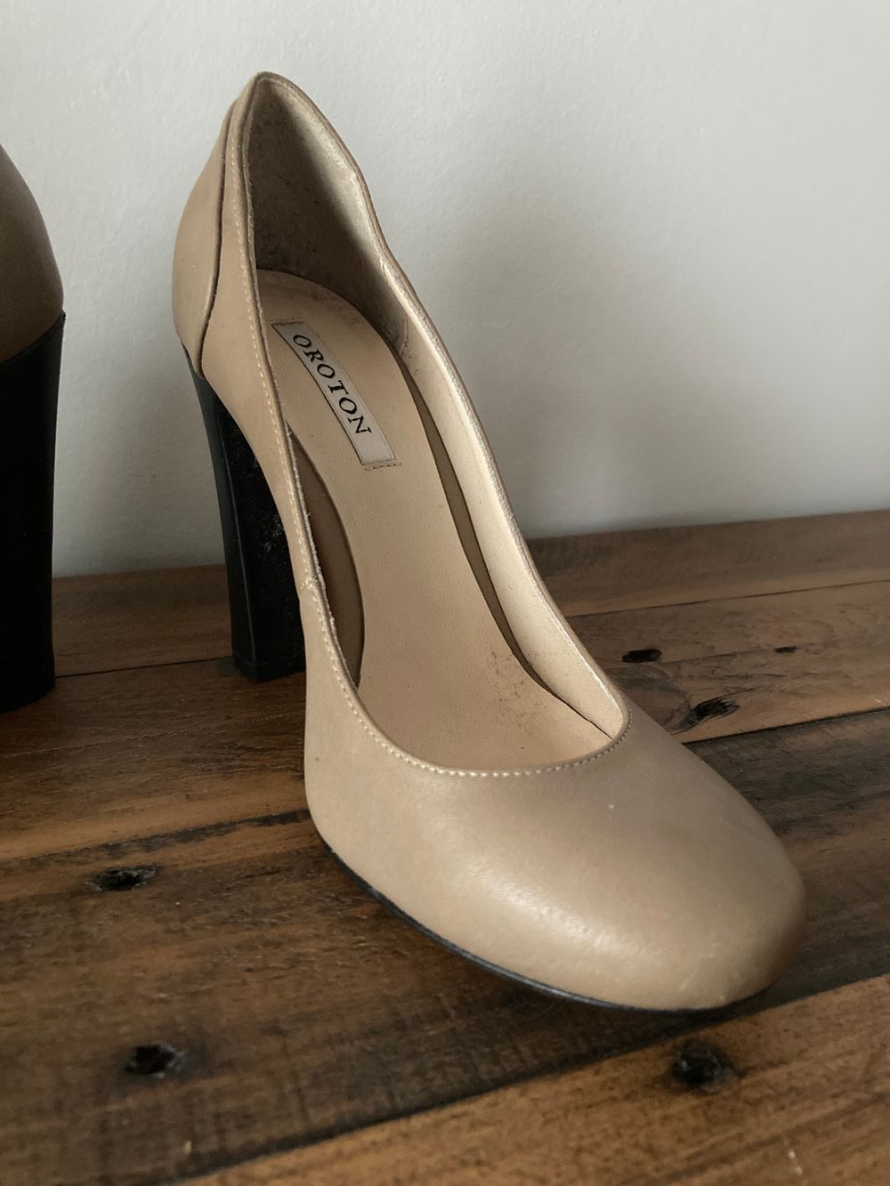Oroton Leather Pumps
