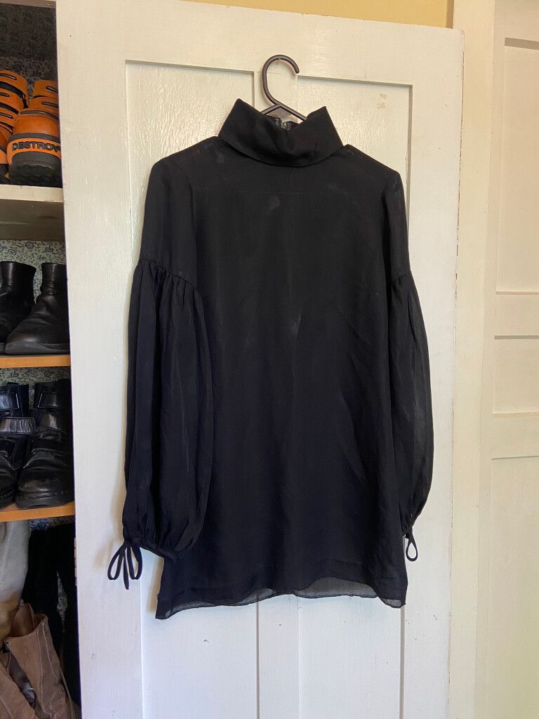 Vintage high collar Top with balloon-esc sleeves