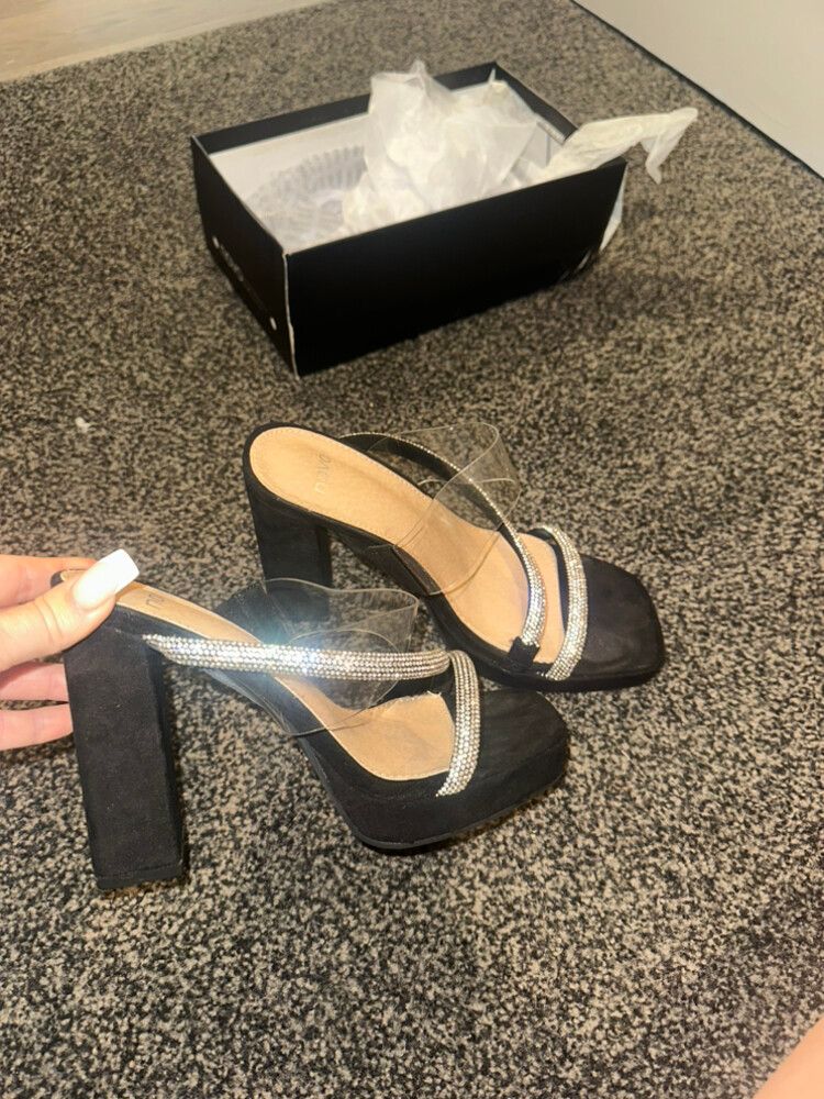 BRAND NEW NOVO BLACK PLATFORM RHINESTONE HEEL