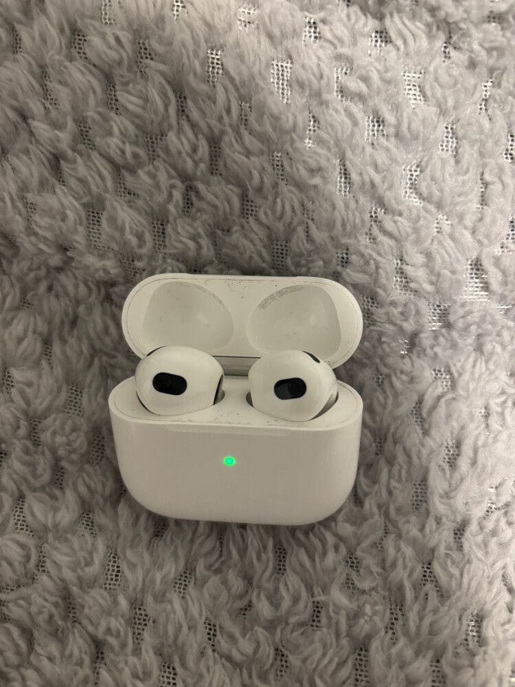 apple AirPods generation 3