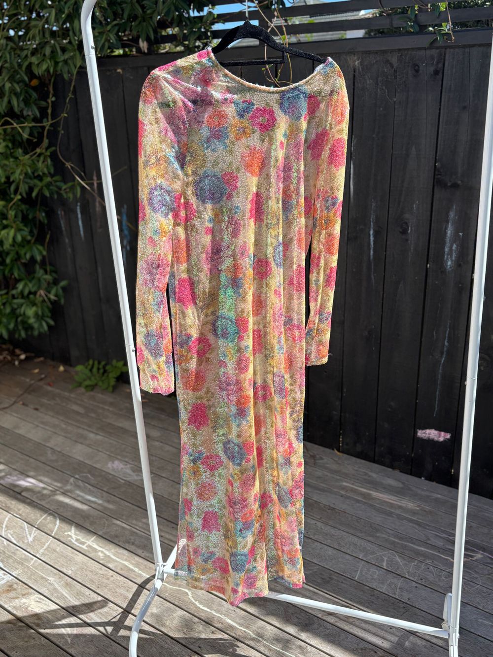 Zara - Floral Sequin Midi Dress (long sleeves, back zip and sits below the  knee) on Designer Wardrobe