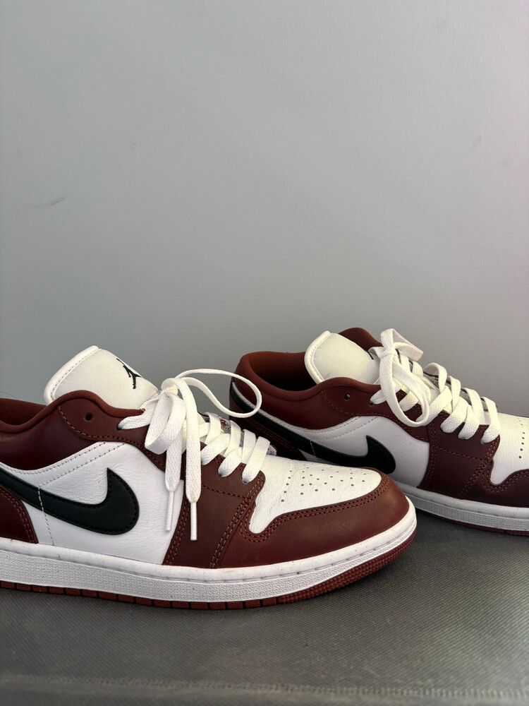 Nike White Burgundy Sneakers