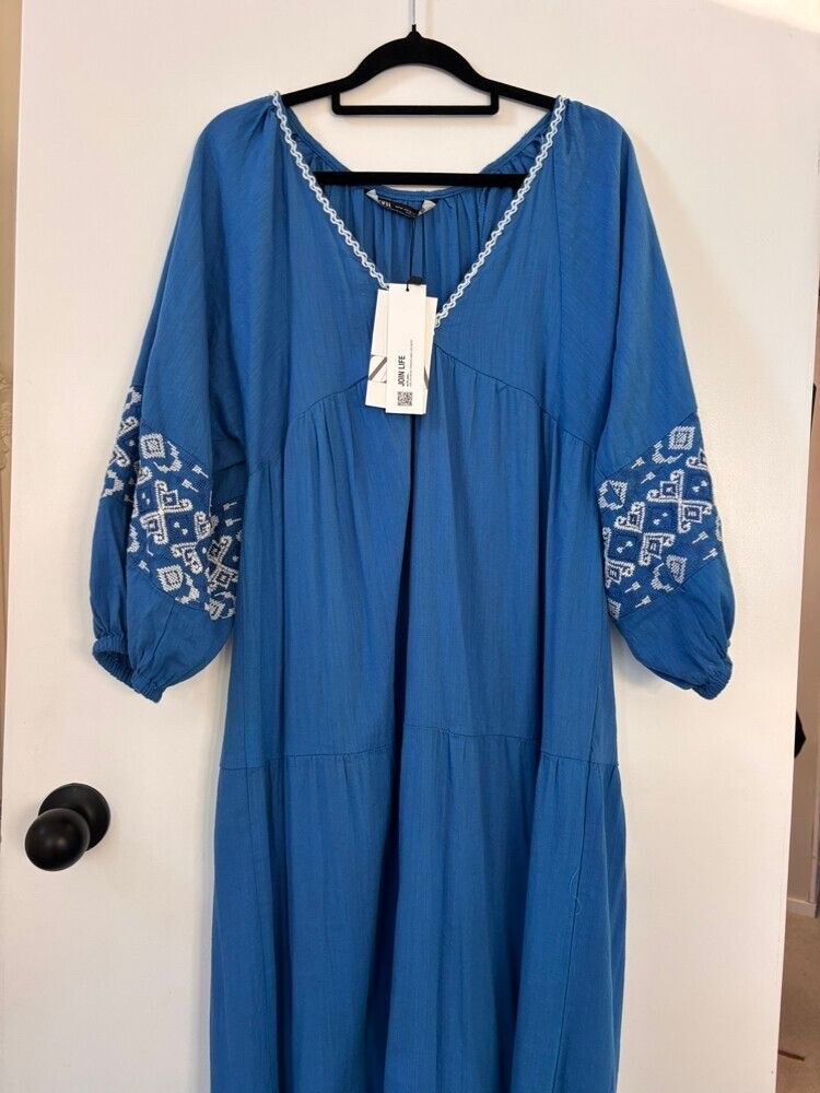 zara blue embroidered dress FARM Rio | Light Blue Garden Tapestry Midi | Woman Style # SJ003659. Dresses for Women | ZARA
