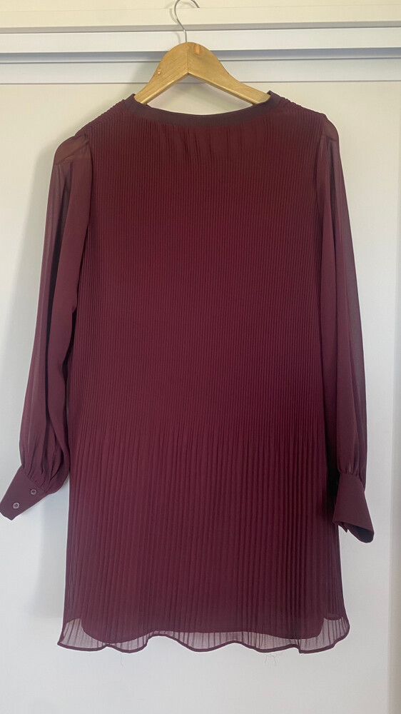 zara burgundy pleated dress Zara Burgundy Pleated Dress Zara's 24 Burgundy Midi Dress Is The Super  Flattering Design You