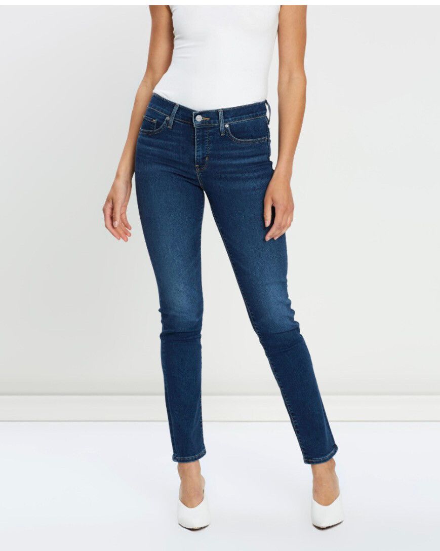 Levi’s 312 Shaping Slim Jeans – Size 26 – Dark Wash