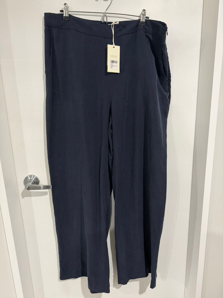BNWT Ultimate Wide Leg Pant