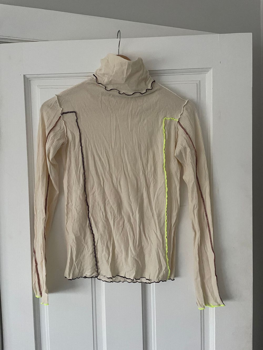 Baserange Omato Turtle Neck