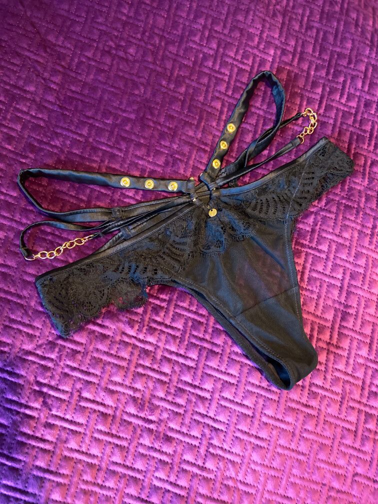Vamp Black Knicker Lace Gold Chain Details