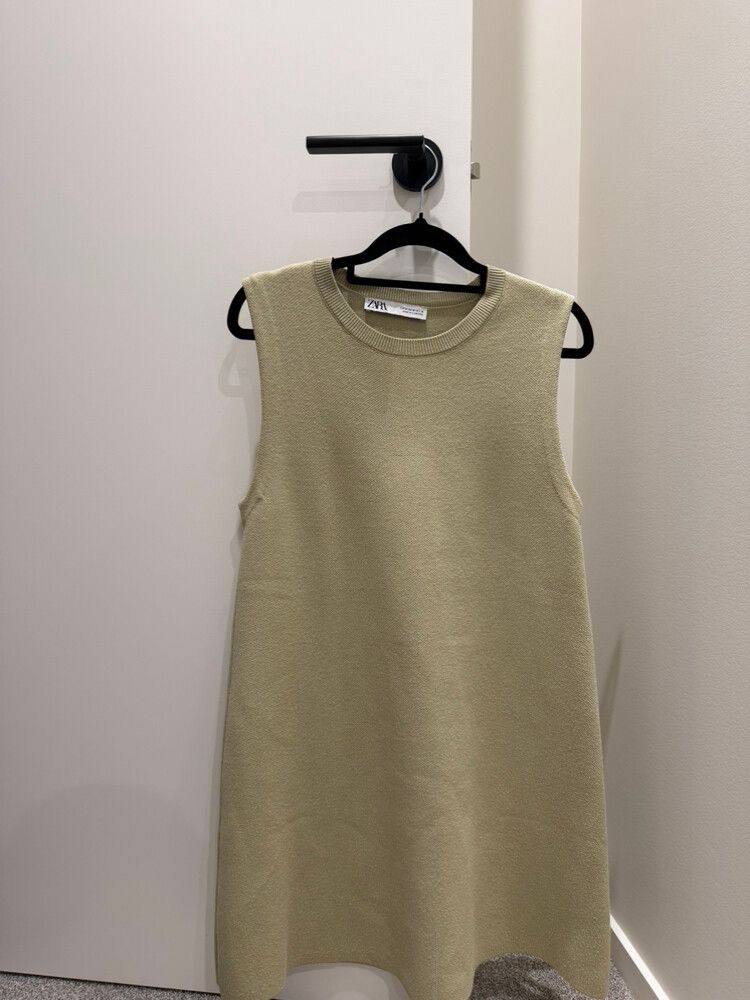 Zara - Zara knit dress on Designer Wardrobe Zara - Zara knit dress on Designer Wardrobe