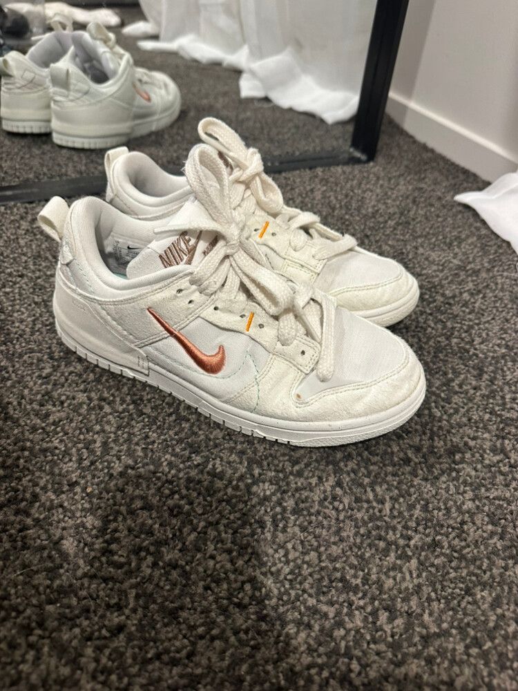 nike dunk low disrupt trainer in off white and beige