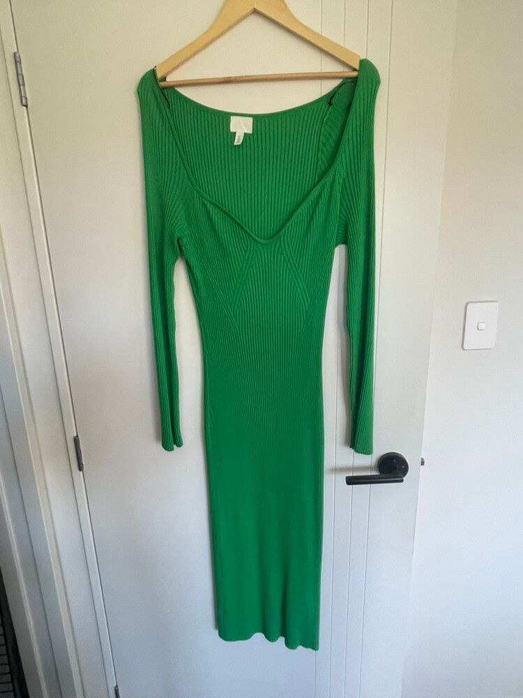 H&M - Green Knitted Midi Dress on Designer Wardrobe H&M - Green Knitted Midi Dress on Designer Wardrobe
