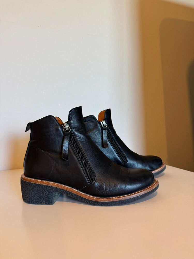 Noir Black Leather Ankle Boots